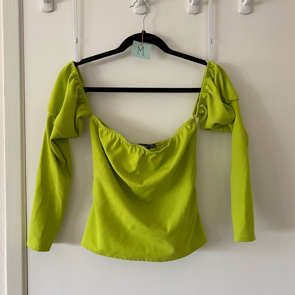 Green puffy sleeve long sleeve shirt